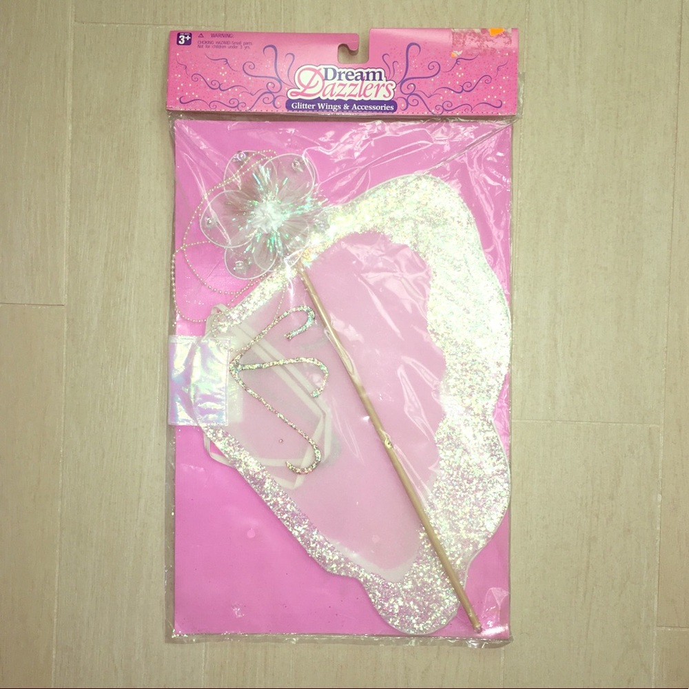 🚨 gave away 🚨 ☕️ NWT Butterfly Wings and Wand